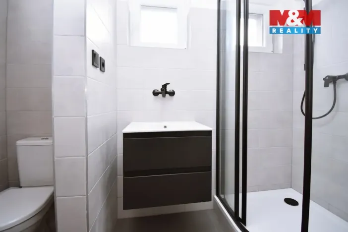 Prodej komerční nemovitosti, Libiš, 300 m2