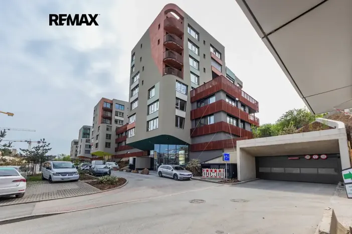 Pronájem bytu 1+kk, Praha - Radlice, U Komína, 37 m2