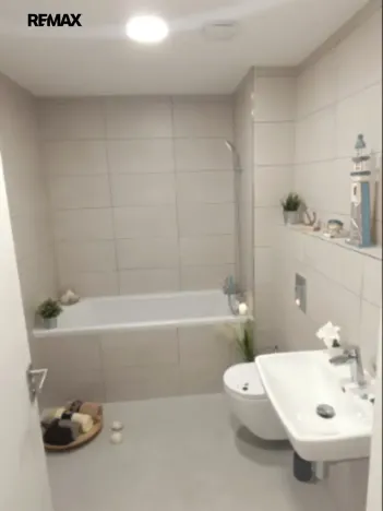 Pronájem bytu 1+kk, Praha - Uhříněves, Douchova, 30 m2