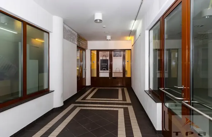 Pronájem obchodního prostoru, Karlovy Vary, Divadelní náměstí, 100 m2