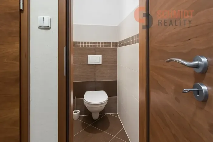 Prodej rodinného domu, Hustopeče, U Větrolamu, 300 m2