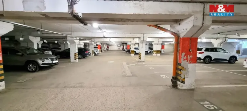 Pronájem garážového stání, Praha, Ve Lhotce, 12 m2