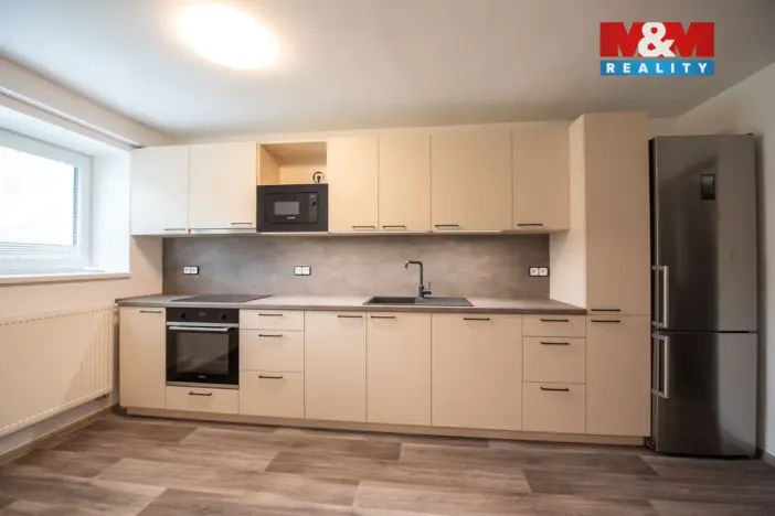Pronájem bytu 2+1, Hradec Králové - Věkoše, Lomená, 58 m2