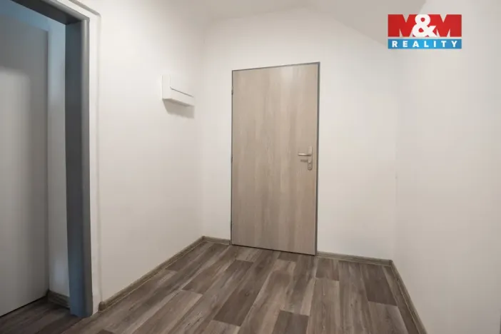 Pronájem bytu 2+1, Hradec Králové - Věkoše, Lomená, 58 m2