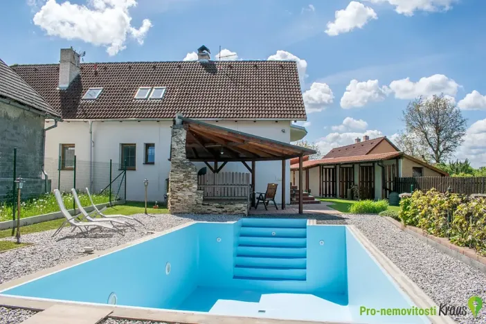 Prodej rodinného domu, Osek, 192 m2