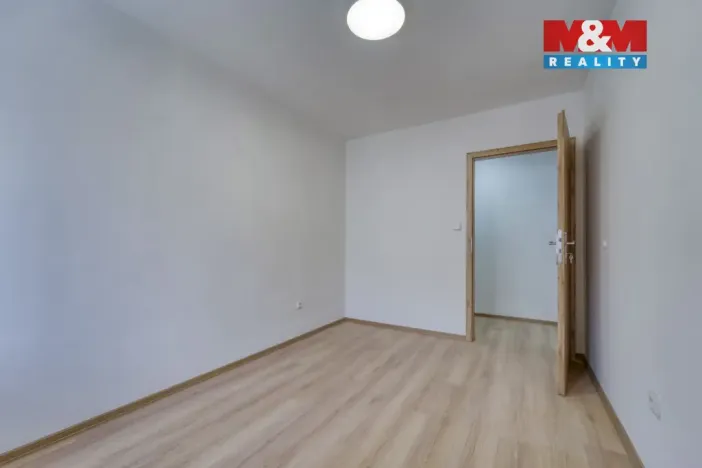 Pronájem bytu 2+1, Plzeň - Doubravka, Zábělská, 35 m2