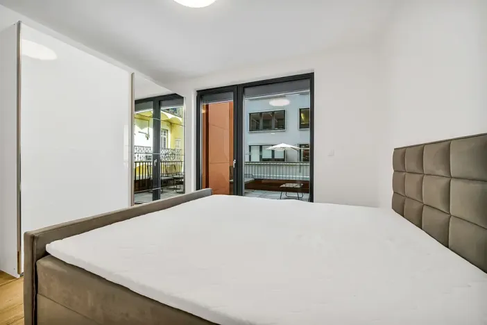 Pronájem bytu 2+kk, Praha, Sokolovská, 56 m2