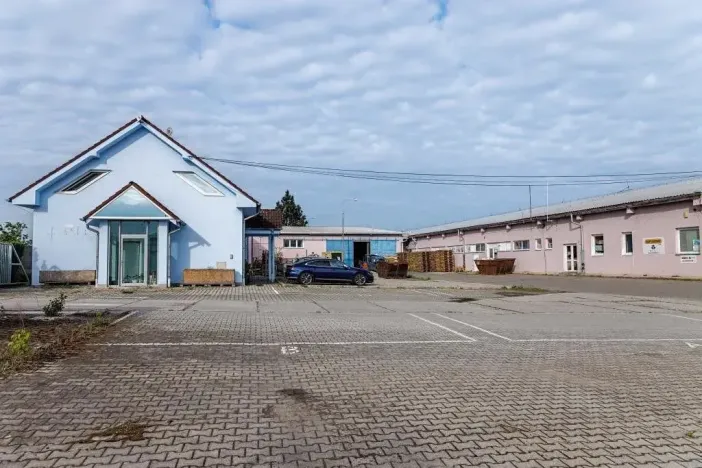 Prodej skladu, Milčice, 5167 m2