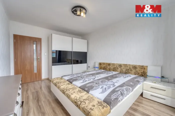 Prodej bytu 3+1, Hrádek - Nová Huť, 1. máje, 67 m2