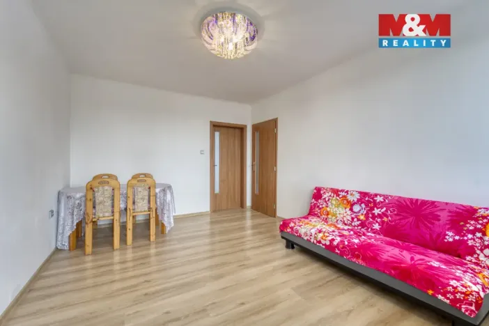 Prodej bytu 3+1, Hrádek - Nová Huť, 1. máje, 67 m2