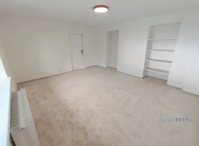 Pronájem bytu 2+1, Praha - Kobylisy, Vršní, 56 m2