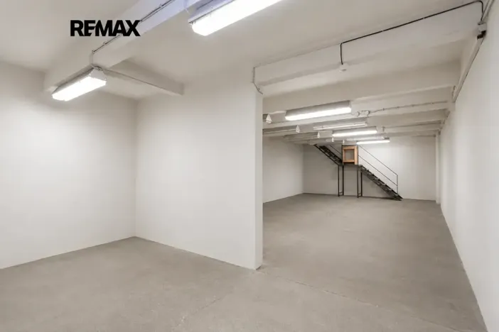 Pronájem skladu, Praha - Strašnice, Starostrašnická, 140 m2