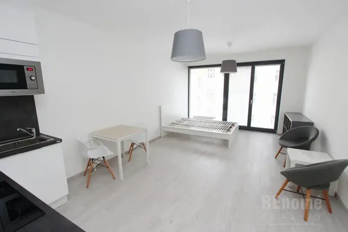 Pronájem bytu 1+kk, Praha - Karlín, Sokolovská, 34 m2