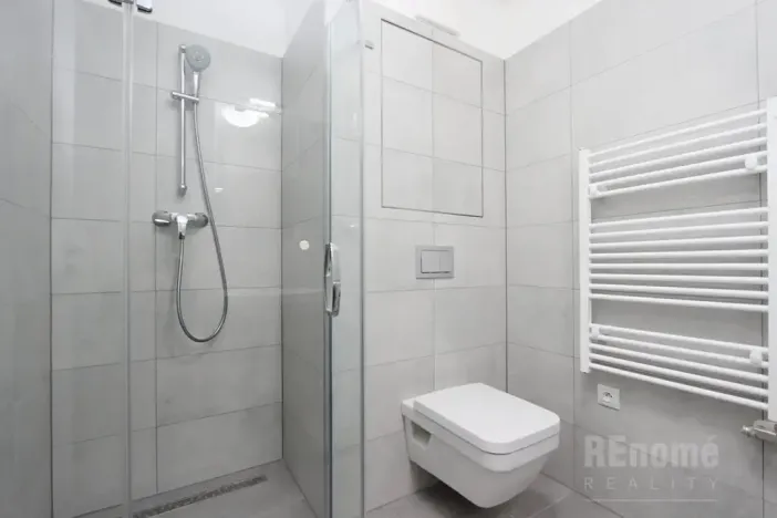 Pronájem bytu 1+kk, Praha - Karlín, Sokolovská, 34 m2