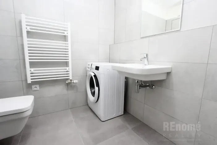 Pronájem bytu 1+kk, Praha - Karlín, Sokolovská, 34 m2