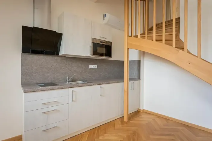 Pronájem atypického bytu, Praha - Staré Město, Kozí, 62 m2