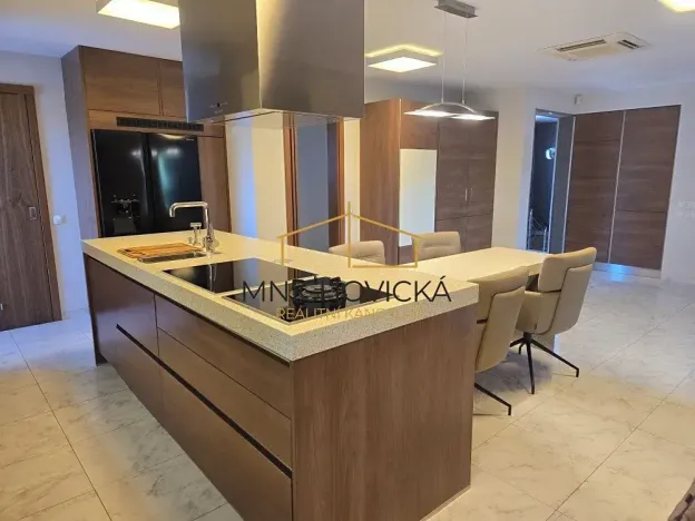 Prodej rodinného domu, Praha - Kolovraty, V Tehovičkách, 521 m2