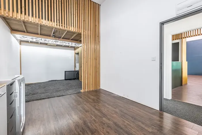 Prodej obchodního prostoru, Praha - Vysočany, Poděbradská, 98 m2