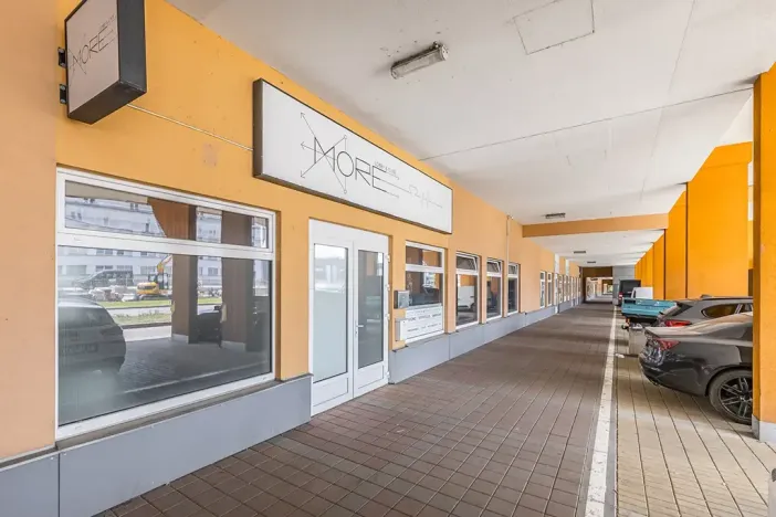 Prodej obchodního prostoru, Praha - Vysočany, Poděbradská, 98 m2