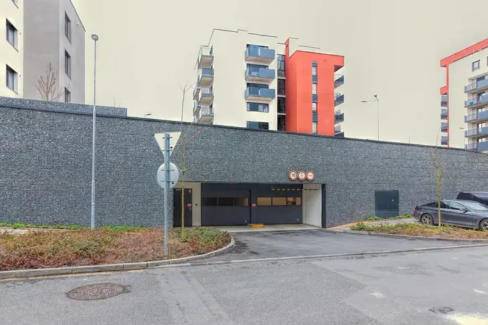 Pronájem garážového stání, Praha - Modřany, Zlochova, 13 m2