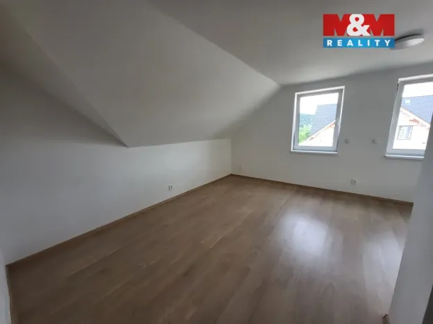Pronájem bytu 3+1, Nový Bor - Janov, 74 m2