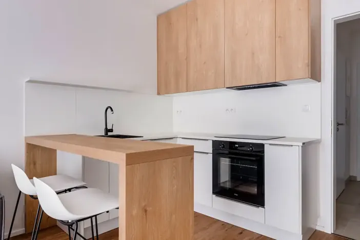 Pronájem bytu 1+kk, Praha - Karlín, Pernerova, 29 m2