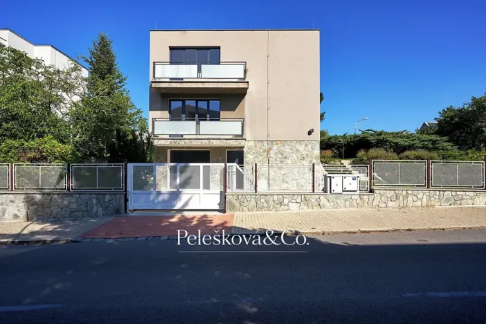 Pronájem rodinného domu, Praha - Braník, V malých domech I, 300 m2