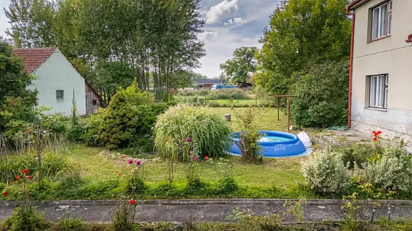 Prodej pozemku pro bydlení, Uhersko, 3765 m2