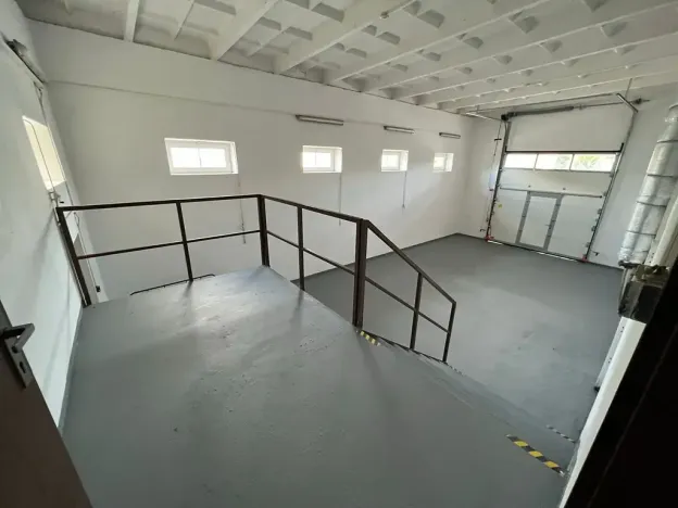 Prodej obchodního prostoru, Praha - Horní Počernice, Komárovská, 210 m2
