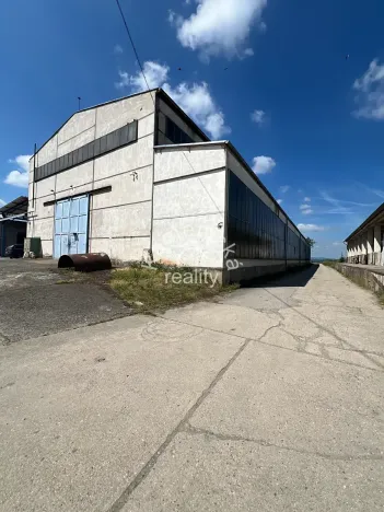 Prodej výrobních prostor, Dívčice, 1938 m2