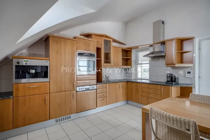 Prodej kanceláře, Křižanov, Benešovo náměstí, 530 m2