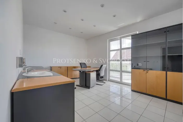 Prodej kanceláře, Křižanov, Benešovo náměstí, 530 m2