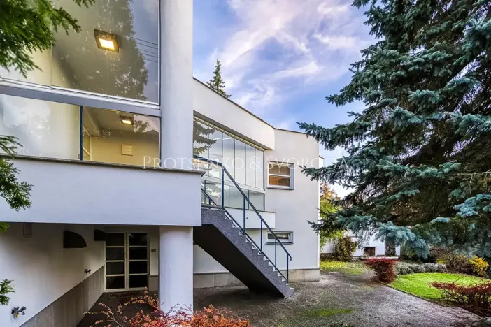 Prodej kanceláře, Křižanov, Benešovo náměstí, 530 m2