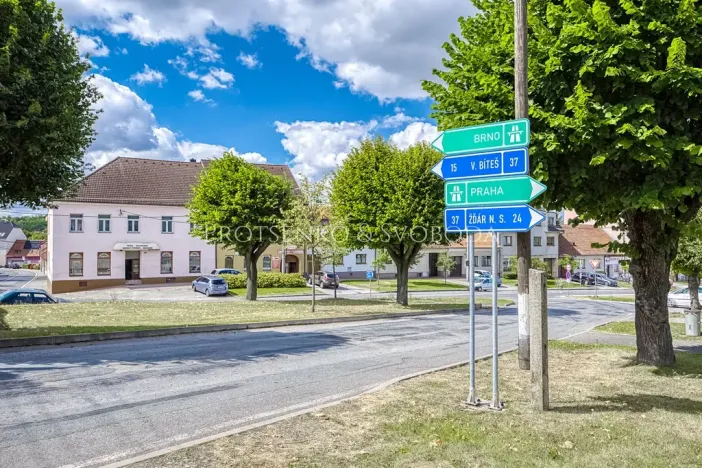 Prodej kanceláře, Křižanov, Benešovo náměstí, 530 m2