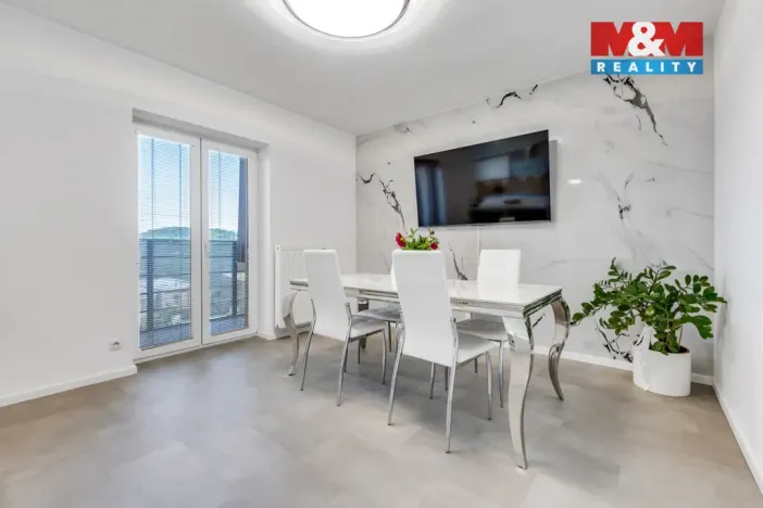 Prodej bytu 4+kk, Králův Dvůr - Levín, Na Lucberku, 141 m2