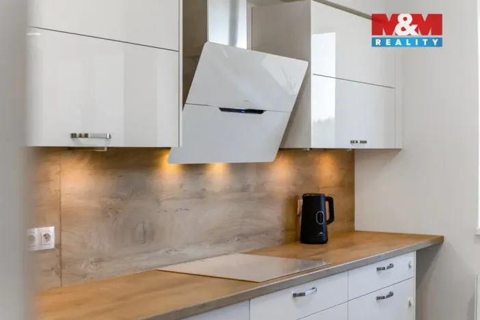 Prodej bytu 4+kk, Králův Dvůr - Levín, Na Lucberku, 141 m2