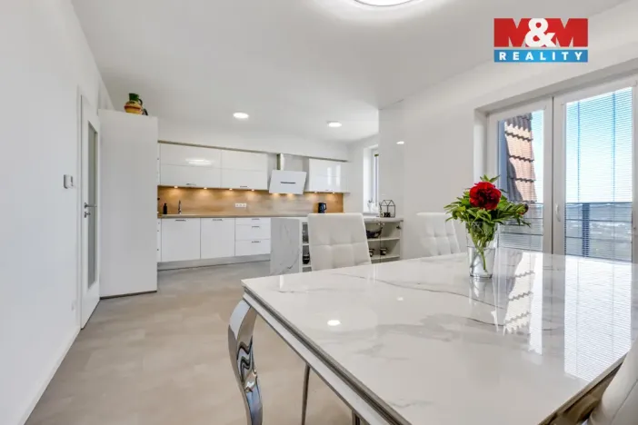 Prodej bytu 4+kk, Králův Dvůr - Levín, Na Lucberku, 141 m2
