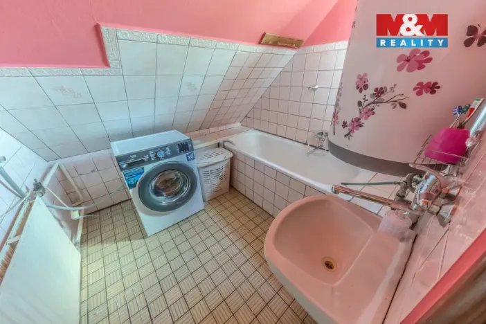Prodej rodinného domu, Chuchelna, 250 m2