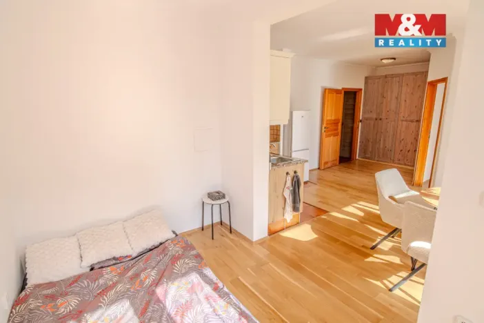 Pronájem bytu 2+kk, Praha, Názovská, 50 m2
