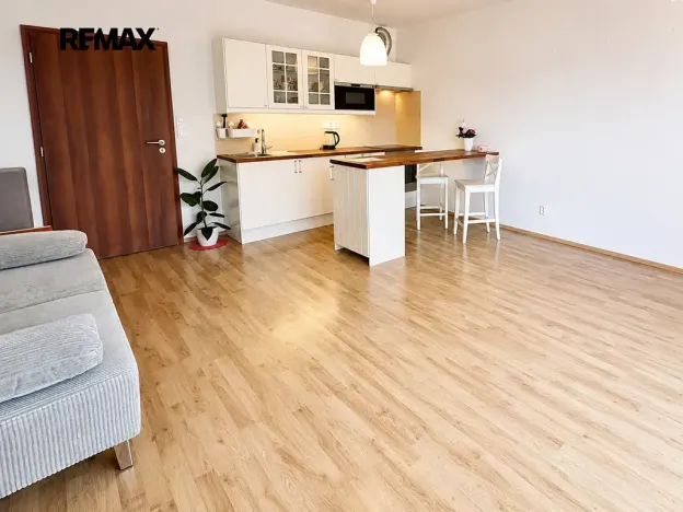 Pronájem bytu 1+kk, Praha - Uhříněves, Blšanecká, 32 m2