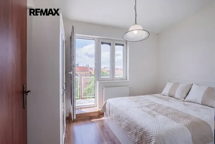 Pronájem bytu 2+kk, Praha - Žižkov, Biskupcova, 38 m2