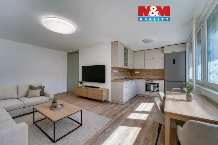 Pronájem bytu 3+kk, Praha - Karlín, U Sluncové, 65 m2