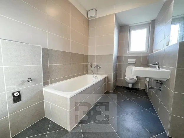 Pronájem bytu 2+kk, Praha - Vysočany, Pod Harfou, 56 m2