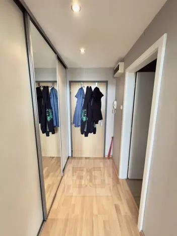Pronájem bytu 1+kk, Praha - Troja, Svídnická, 27 m2
