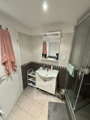Pronájem bytu 1+kk, Praha - Troja, Svídnická, 27 m2