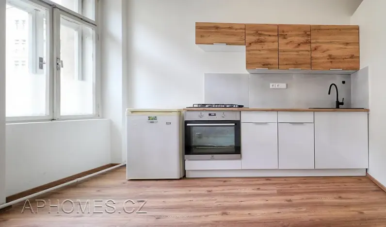 Pronájem bytu 1+1, Praha - Nové Město, Na Moráni, 35 m2