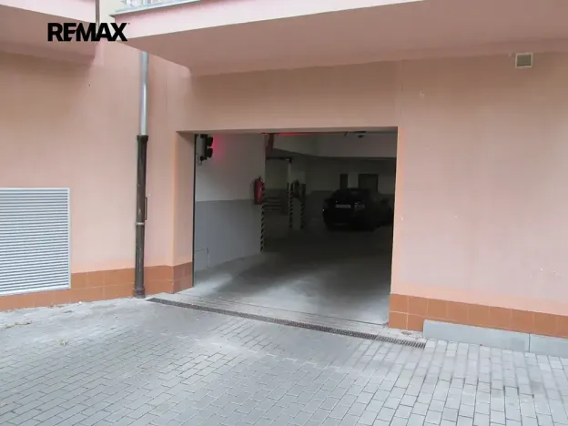 Pronájem garážového stání, Praha - Suchdol, Internacionální, 15 m2