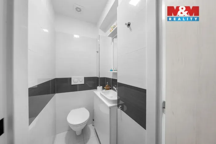 Prodej rodinného domu, Chlumec, Chlumecká, 260 m2