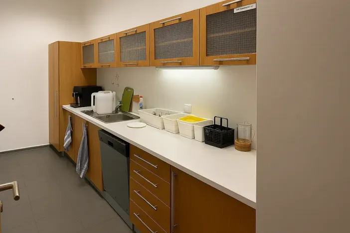 Pronájem kanceláře, Praha - Libeň, U libeňského pivovaru, 384 m2