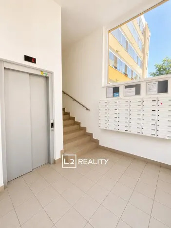 Prodej bytu 1+kk, Praha - Krč, Obětí 6. května, 27 m2